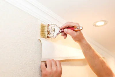 Pose de papier peint à Laverrière — revêtements muraux et toiles de verre